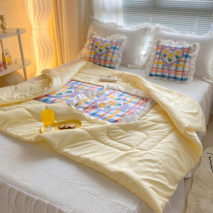 91家纺网 家纺一手货源 找家纺 慕澄2022新款小清新花边款抱枕被直播赠品 格格花