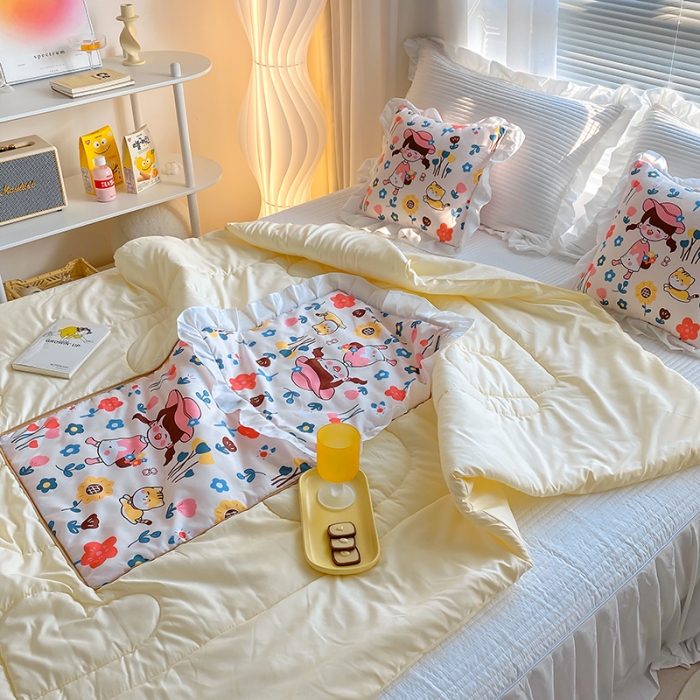 91家纺网 家纺一手货源 找家纺 慕澄2022新款小清新花边款抱枕被直播赠品 花仙子