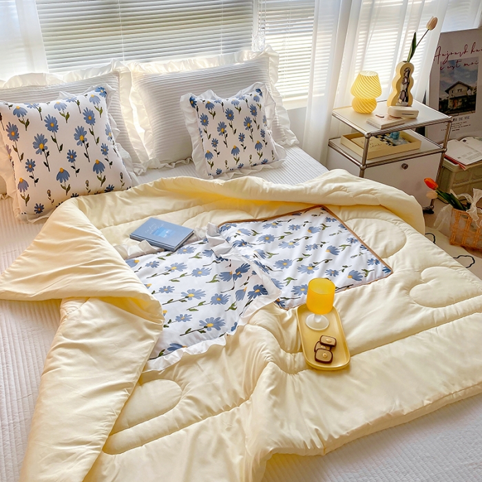 91家纺网 家纺一手货源 找家纺 慕澄2022新款小清新花边款抱枕被直播赠品 小兰花