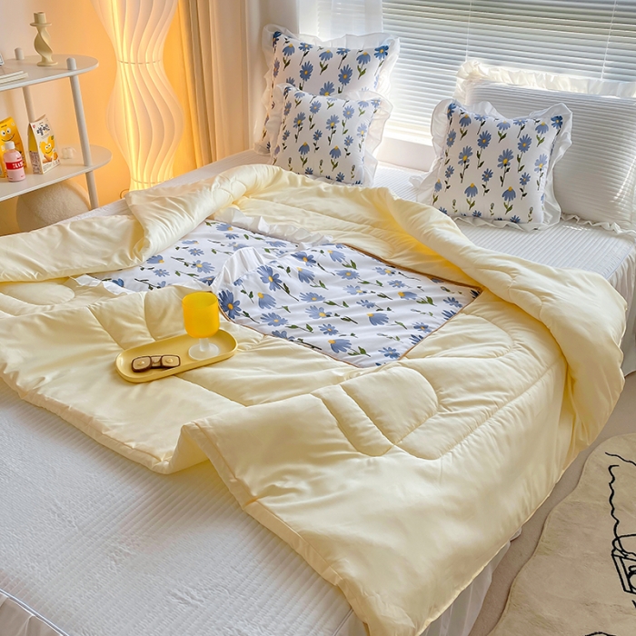 91家纺网 家纺一手货源 找家纺 慕澄2022新款小清新花边款抱枕被直播赠品 小兰花