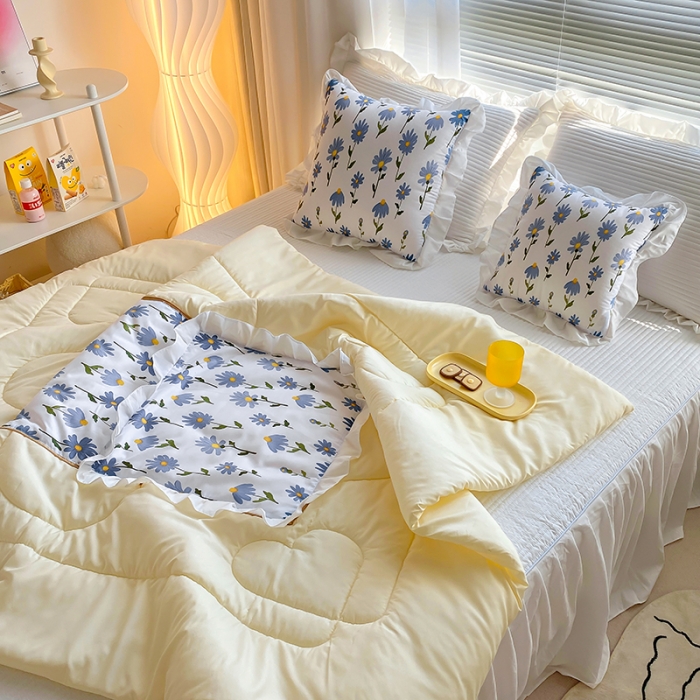 91家纺网 家纺一手货源 找家纺 慕澄2022新款小清新花边款抱枕被直播赠品 小兰花