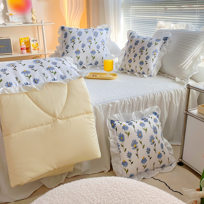 91家纺网 家纺一手货源 找家纺 慕澄2022新款小清新花边款抱枕被直播赠品 小兰花