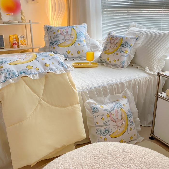 91家纺网 家纺一手货源 找家纺 慕澄2022新款小清新花边款抱枕被直播赠品 云中月