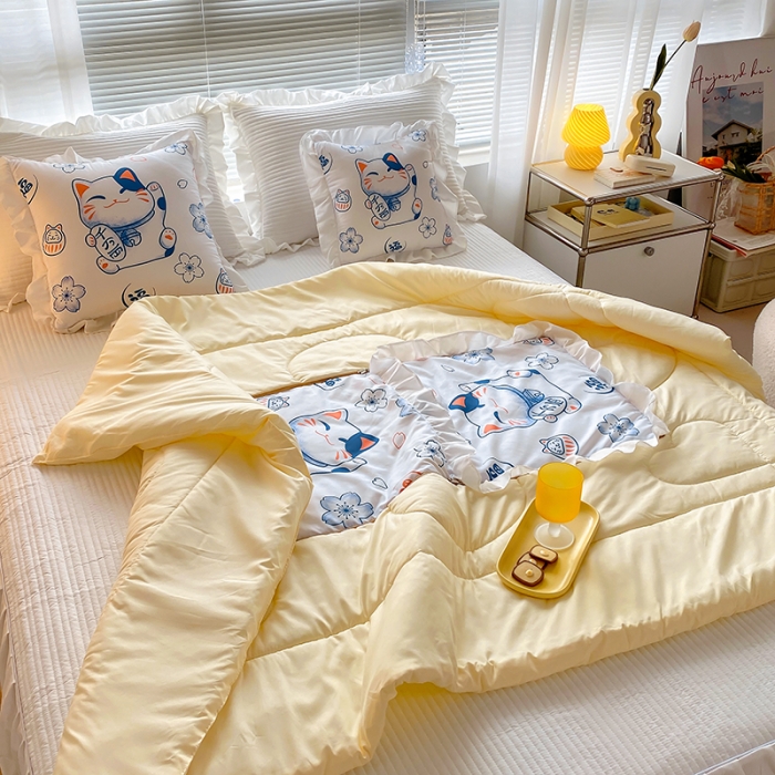 91家纺网 家纺一手货源 找家纺 慕澄2022新款小清新花边款抱枕被直播赠品 招财猫