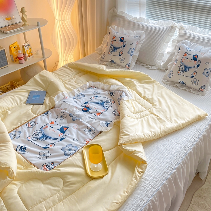 91家纺网 家纺一手货源 找家纺 慕澄2022新款小清新花边款抱枕被直播赠品 招财猫