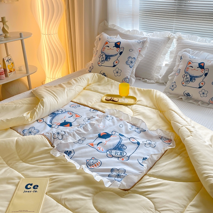 91家纺网 家纺一手货源 找家纺 慕澄2022新款小清新花边款抱枕被直播赠品 招财猫