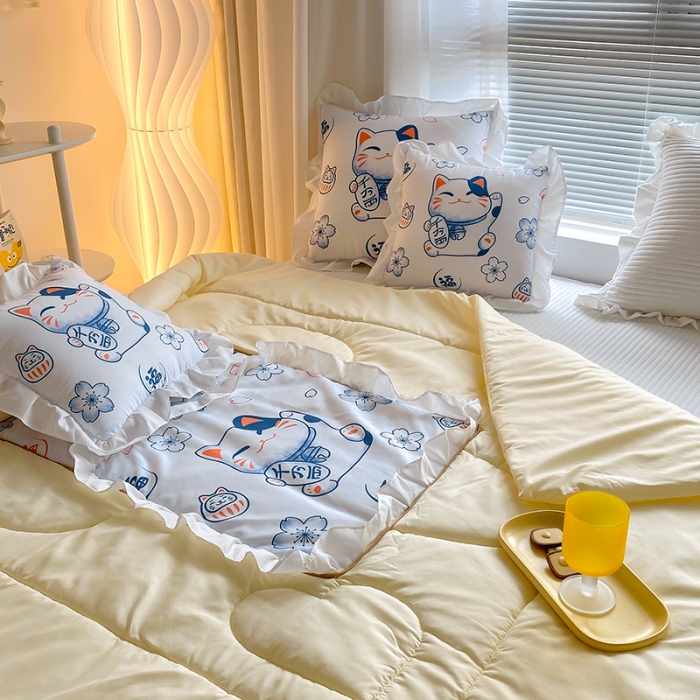 91家纺网 家纺一手货源 找家纺 慕澄2022新款小清新花边款抱枕被直播赠品 招财猫