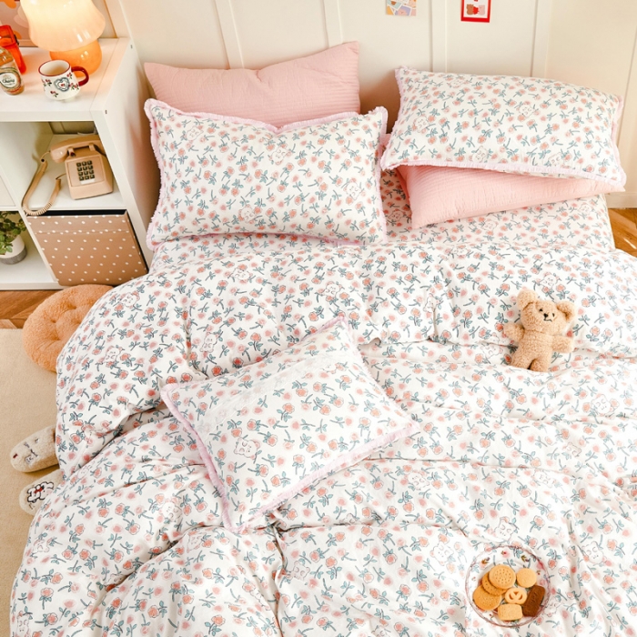 91家纺网 家纺一手货源 找家纺 亲亲公主2025新款小清新碎花韩版花边双层纱四件套 玫瑰小熊