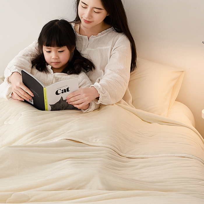 91家纺网 家纺一手货源 找家纺 2022新款全棉针织条纹夏被&amp;春秋被 奶白细条