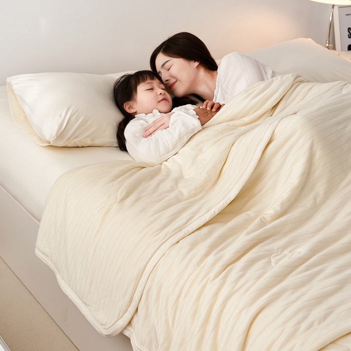 91家纺网 家纺一手货源 找家纺 2022新款全棉针织条纹夏被&amp;春秋被 奶白细条