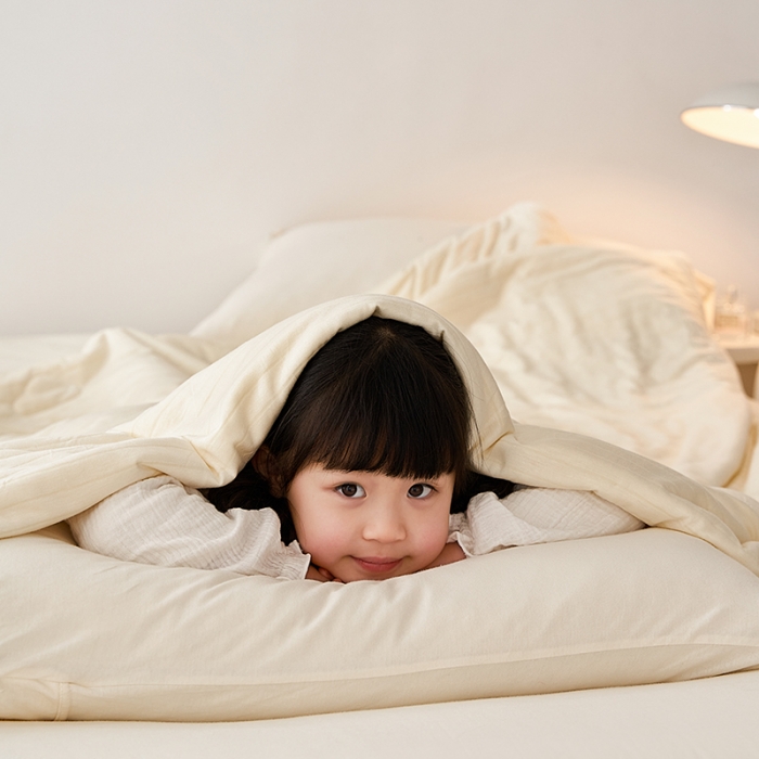 91家纺网 家纺一手货源 找家纺 2022新款全棉针织条纹夏被&amp;春秋被 奶白细条