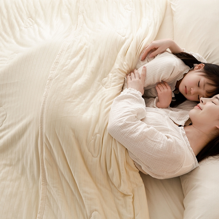 91家纺网 家纺一手货源 找家纺 2022新款全棉针织条纹夏被&amp;春秋被 奶白细条