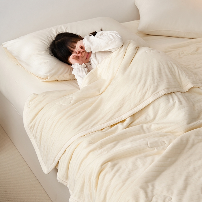 91家纺网 家纺一手货源 找家纺 2022新款全棉针织条纹夏被&amp;春秋被 奶白细条