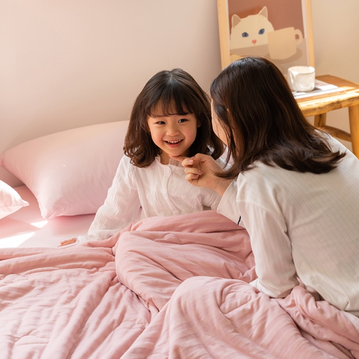 91家纺网 家纺一手货源 找家纺 2022新款全棉针织条纹夏被&amp;春秋被 莎粉中条