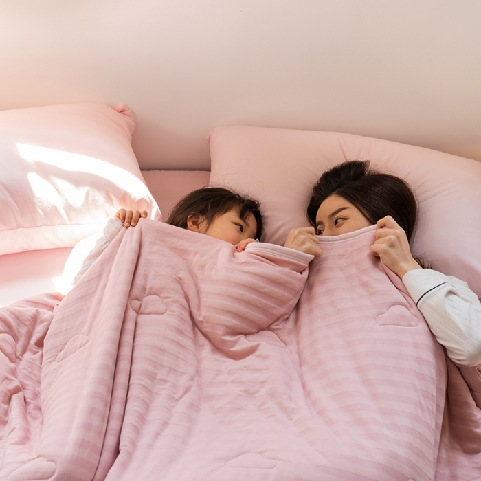 91家纺网 家纺一手货源 找家纺 2022新款全棉针织条纹夏被&amp;春秋被 莎粉中条