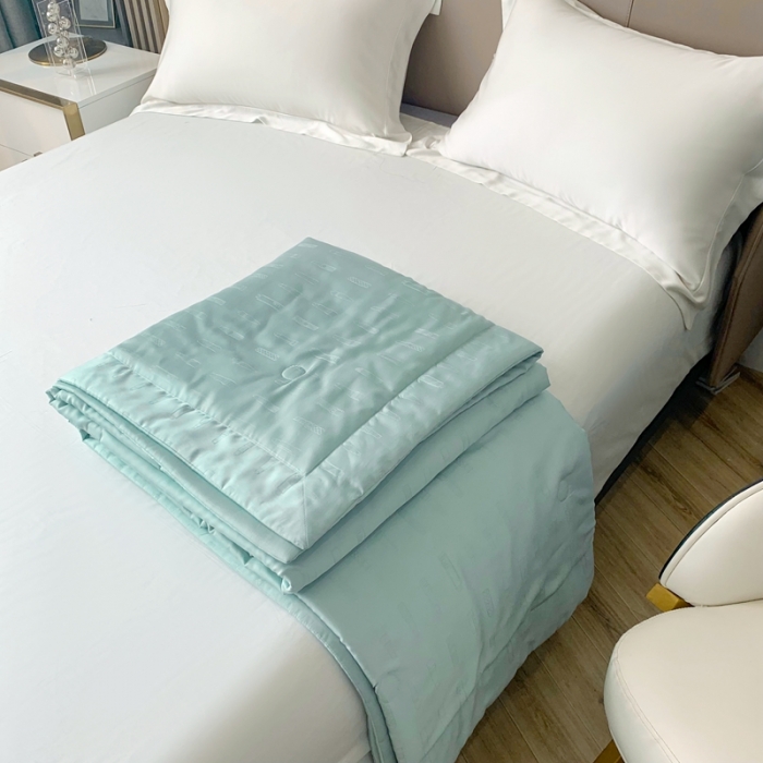 91家纺网 家纺一手货源 找家纺 榻尚 2023新款天丝提花夏被夏凉被20%蚕丝 豹 水绿