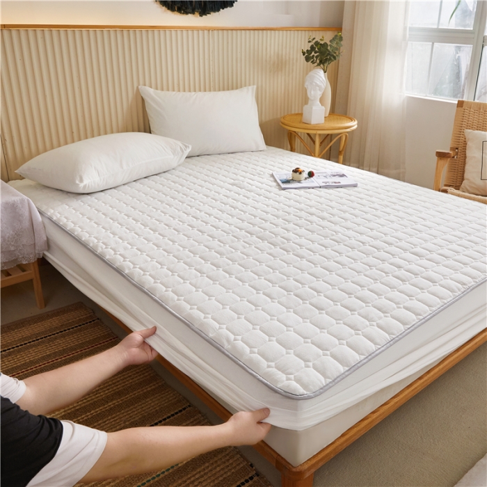 91家纺网 家纺一手货源 找家纺 雪云美A类全棉色织水洗棉床笠夹棉床罩三件套可定制白白白