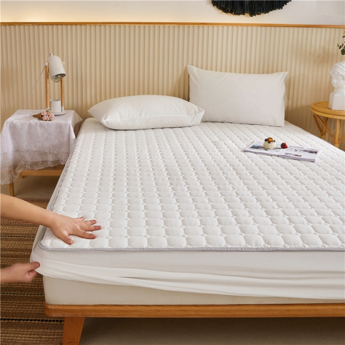 91家纺网 家纺一手货源 找家纺 雪云美A类全棉色织水洗棉床笠夹棉床罩三件套可定制白白白