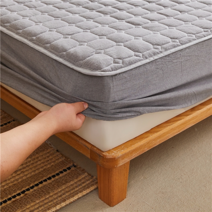 91家纺网 家纺一手货源 找家纺 雪云美A类全棉色织水洗棉床笠夹棉床罩三件套可定制冰山灰