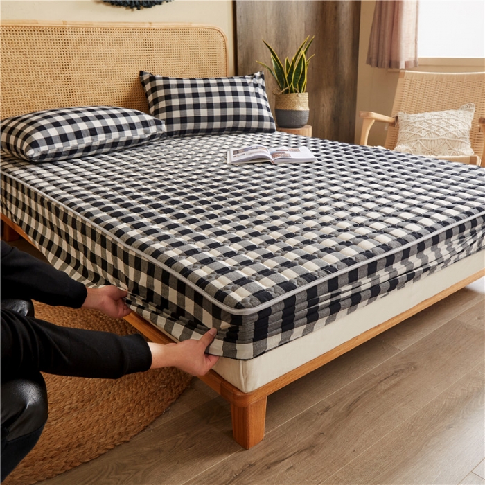 91家纺网 家纺一手货源 找家纺 雪云美A类全棉色织水洗棉床笠夹棉床罩三件套可定制黑白格