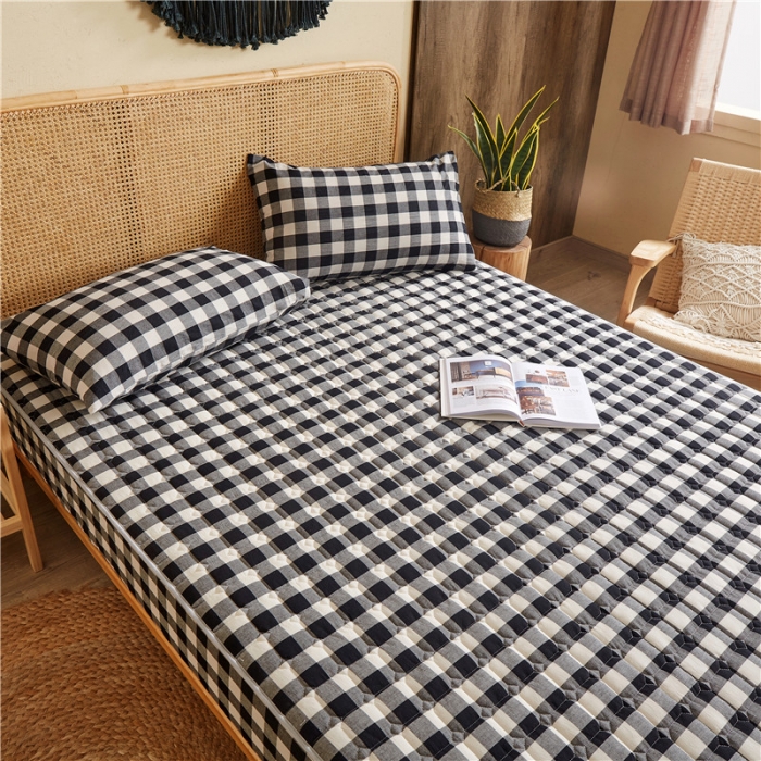 91家纺网 家纺一手货源 找家纺 雪云美A类全棉色织水洗棉床笠夹棉床罩三件套可定制黑白格