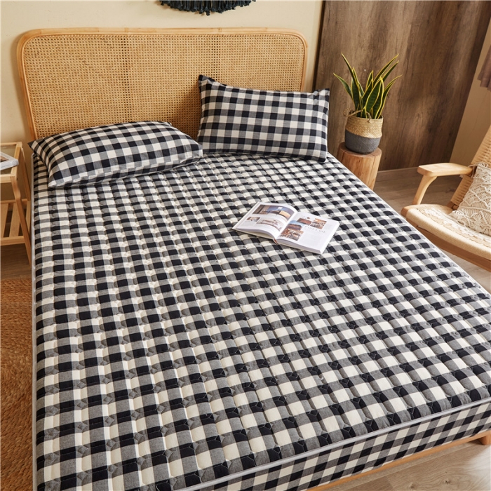 91家纺网 家纺一手货源 找家纺 雪云美A类全棉色织水洗棉床笠夹棉床罩三件套可定制黑白格