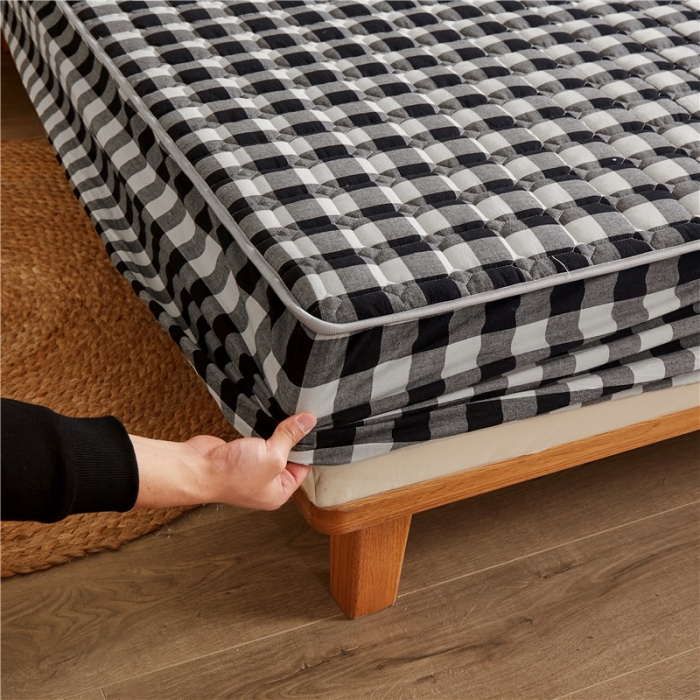 91家纺网 家纺一手货源 找家纺 雪云美A类全棉色织水洗棉床笠夹棉床罩三件套可定制黑白格