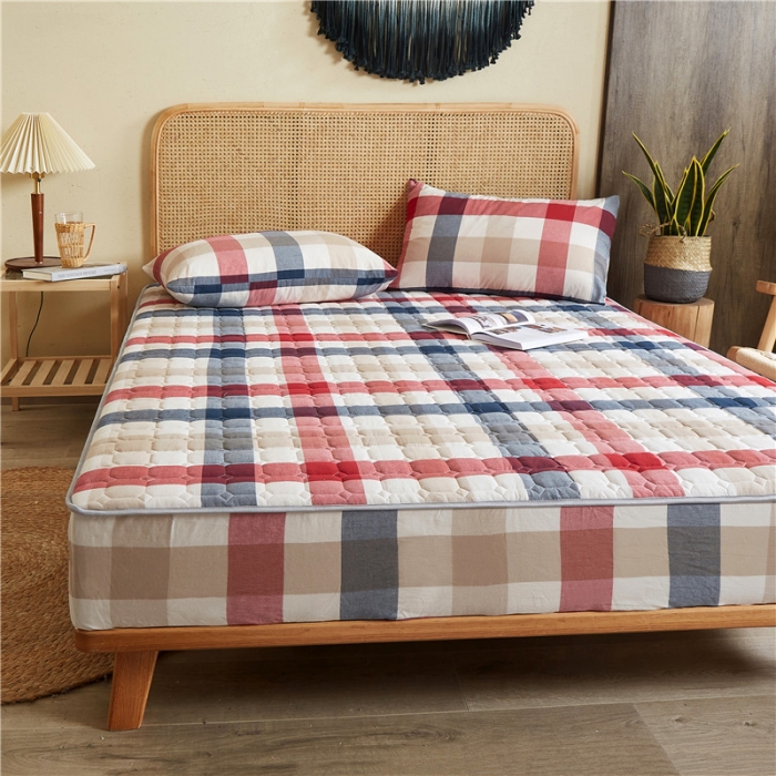 91家纺网 家纺一手货源 找家纺 雪云美A类全棉色织水洗棉床笠夹棉床罩三件套可定制红中格