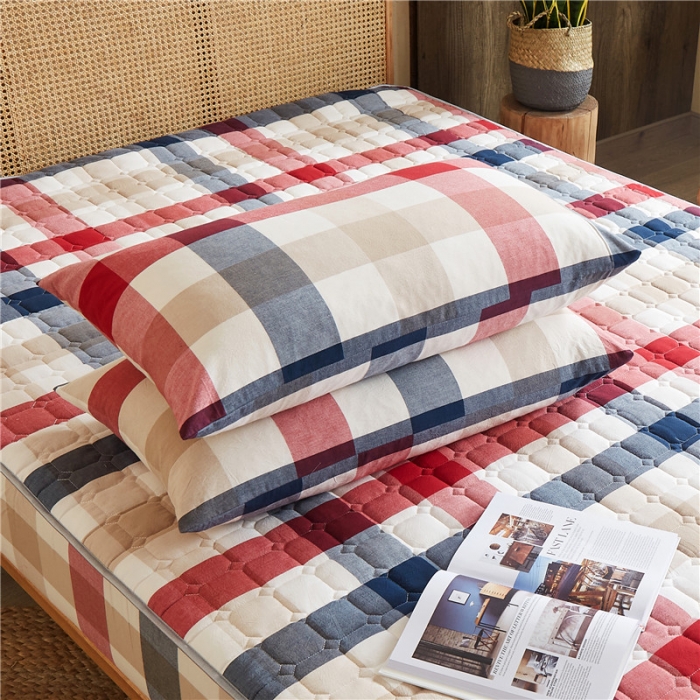 91家纺网 家纺一手货源 找家纺 雪云美A类全棉色织水洗棉床笠夹棉床罩三件套可定制红中格