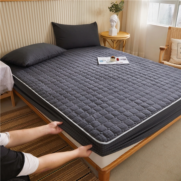 91家纺网 家纺一手货源 找家纺 雪云美A类全棉色织水洗棉床笠夹棉床罩三件套可定制灰小方格