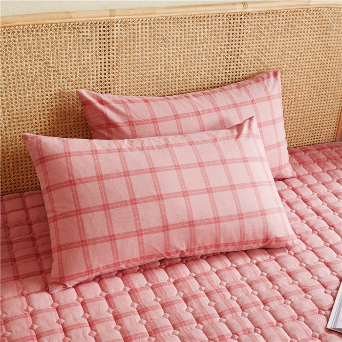 91家纺网 家纺一手货源 找家纺 雪云美A类全棉色织水洗棉床笠夹棉床罩三件套可定制加州粉