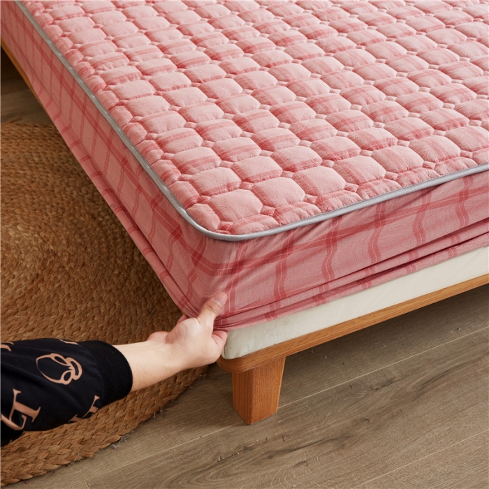 91家纺网 家纺一手货源 找家纺 雪云美A类全棉色织水洗棉床笠夹棉床罩三件套可定制加州粉