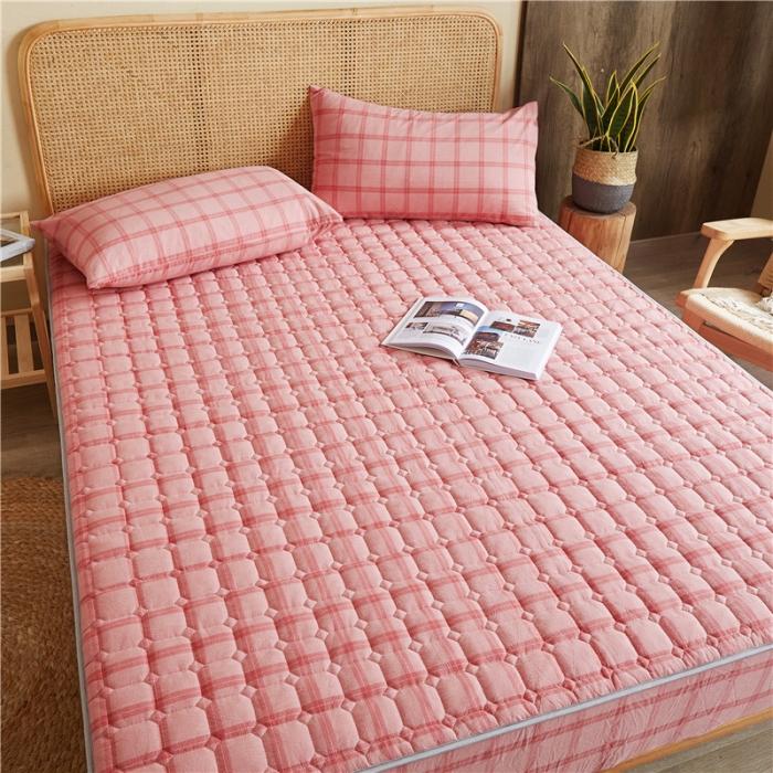 91家纺网 家纺一手货源 找家纺 雪云美A类全棉色织水洗棉床笠夹棉床罩三件套可定制加州粉