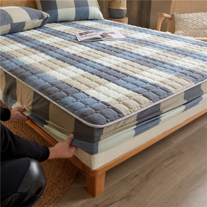 91家纺网 家纺一手货源 找家纺 雪云美A类全棉色织水洗棉床笠夹棉床罩三件套可定制蓝大格