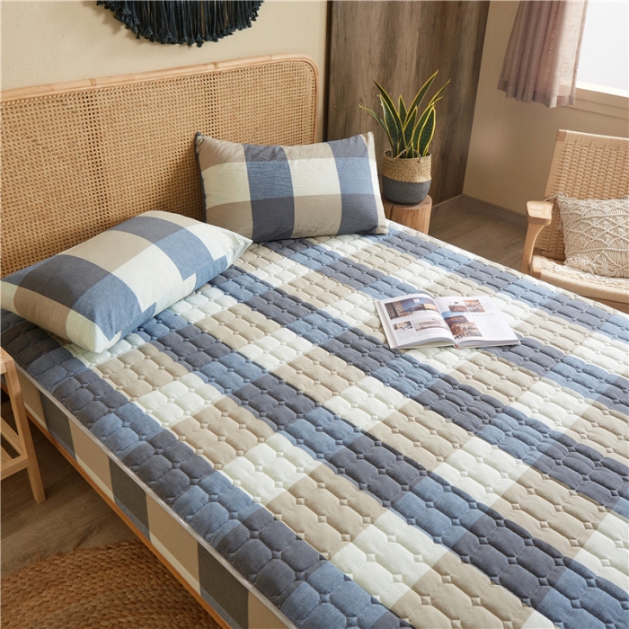 91家纺网 家纺一手货源 找家纺 雪云美A类全棉色织水洗棉床笠夹棉床罩三件套可定制蓝大格