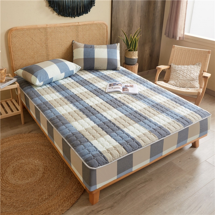 91家纺网 家纺一手货源 找家纺 雪云美A类全棉色织水洗棉床笠夹棉床罩三件套可定制蓝大格