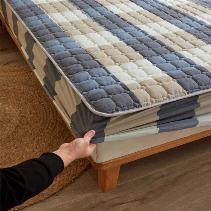 91家纺网 家纺一手货源 找家纺 雪云美A类全棉色织水洗棉床笠夹棉床罩三件套可定制蓝大格