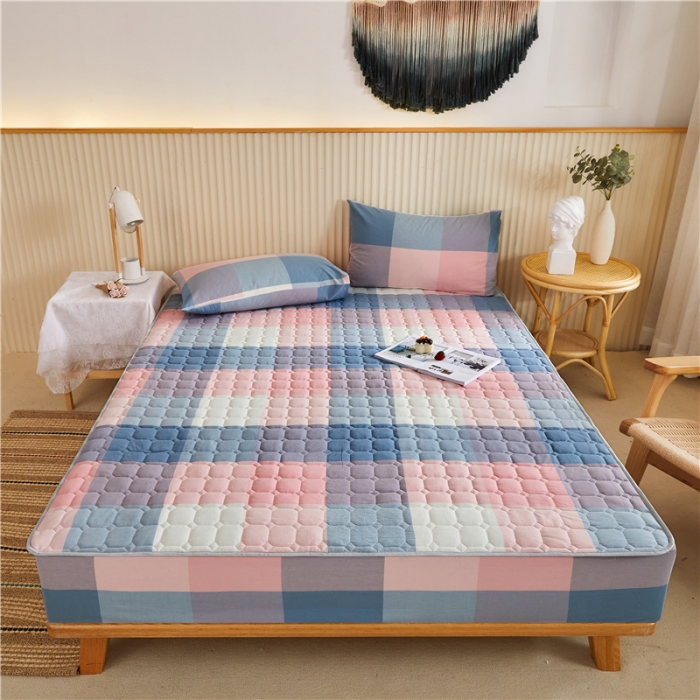 91家纺网 家纺一手货源 找家纺 雪云美A类全棉色织水洗棉床笠夹棉床罩三件套可定制蓝粉格