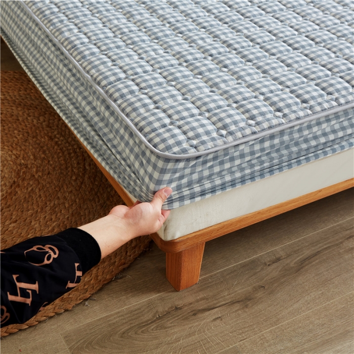 91家纺网 家纺一手货源 找家纺 雪云美A类全棉色织水洗棉床笠夹棉床罩三件套可定制蓝小格