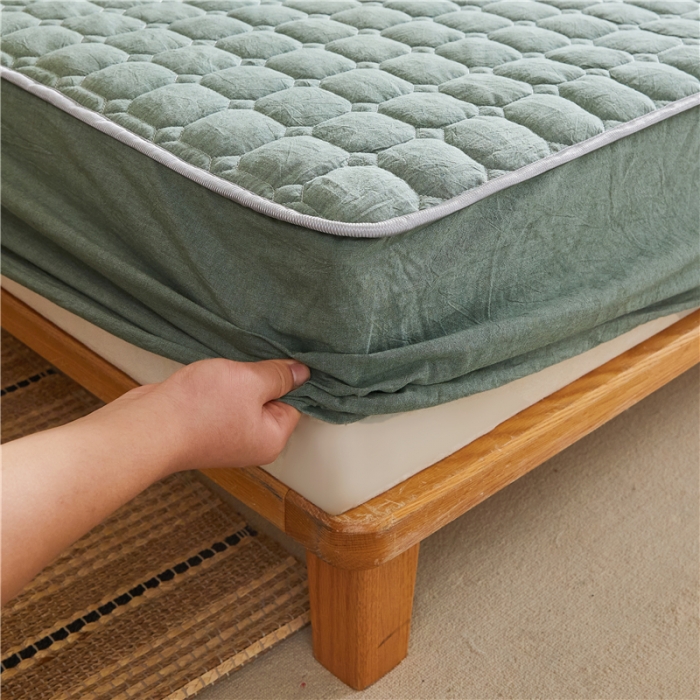 91家纺网 家纺一手货源 找家纺 雪云美A类全棉色织水洗棉床笠夹棉床罩三件套可定制绿青年