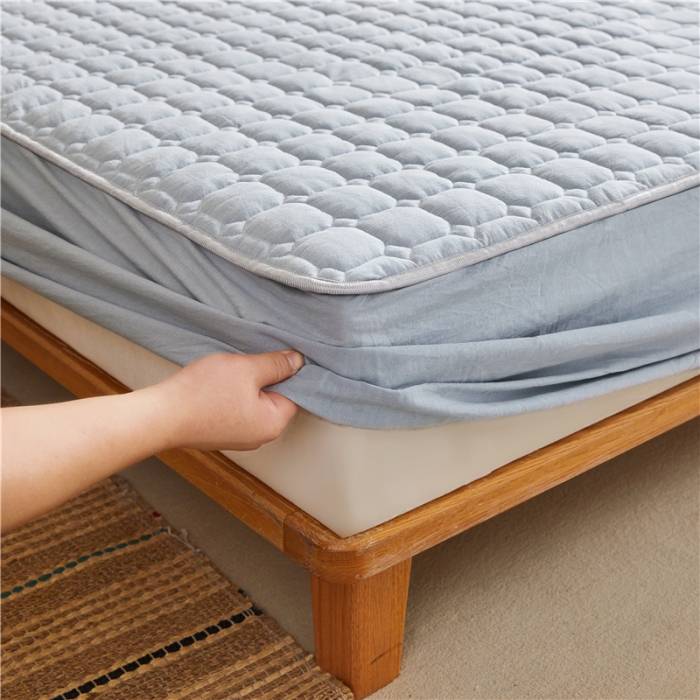 91家纺网 家纺一手货源 找家纺 雪云美A类全棉色织水洗棉床笠夹棉床罩三件套可定制清雅蓝