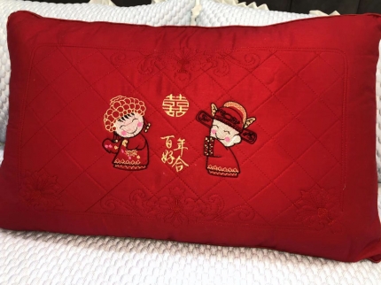 91家纺网 家纺一手货源 找家纺 露函 2024新款全棉婚庆刺绣羽丝绒枕