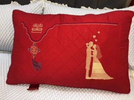 91家纺网 家纺一手货源 找家纺 露函 2024新款全棉婚庆刺绣羽丝绒枕