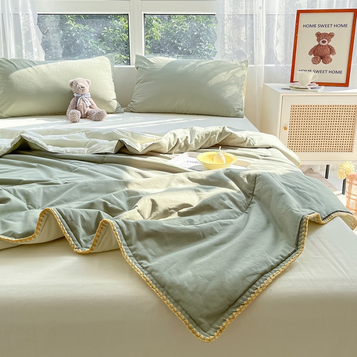 91家纺网 家纺一手货源 找家纺 2022爆款全棉水洗棉贝壳边夏被及夏被四件套 豆绿米黄
