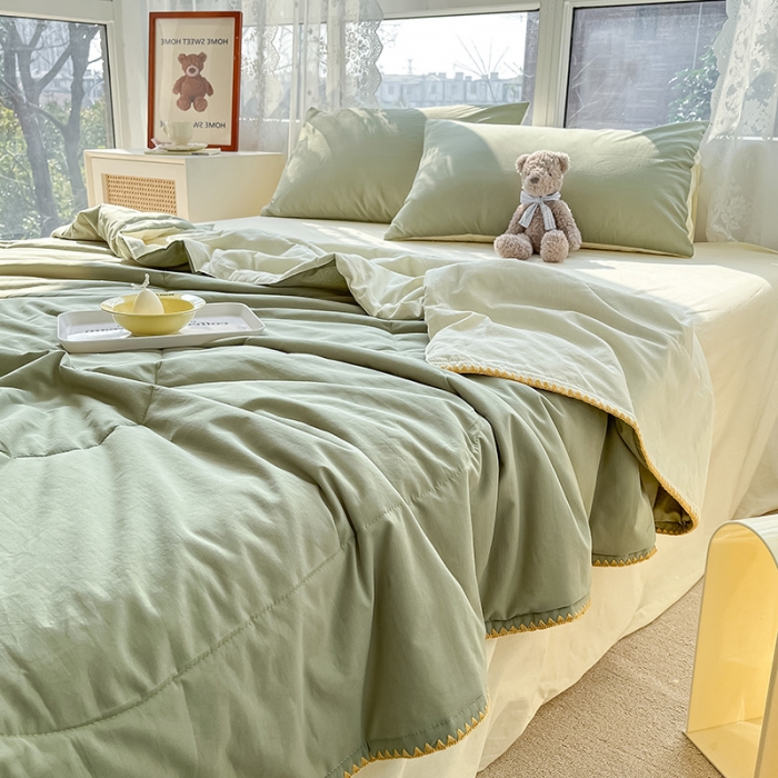 91家纺网 家纺一手货源 找家纺 2022爆款全棉水洗棉贝壳边夏被及夏被四件套 豆绿米黄
