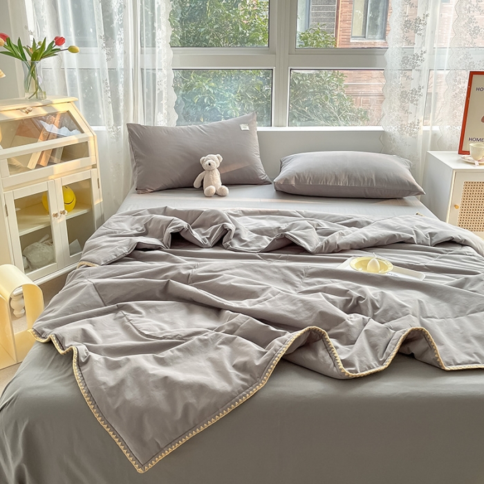 91家纺网 家纺一手货源 找家纺 2022爆款全棉水洗棉贝壳边夏被及夏被四件套 浅灰