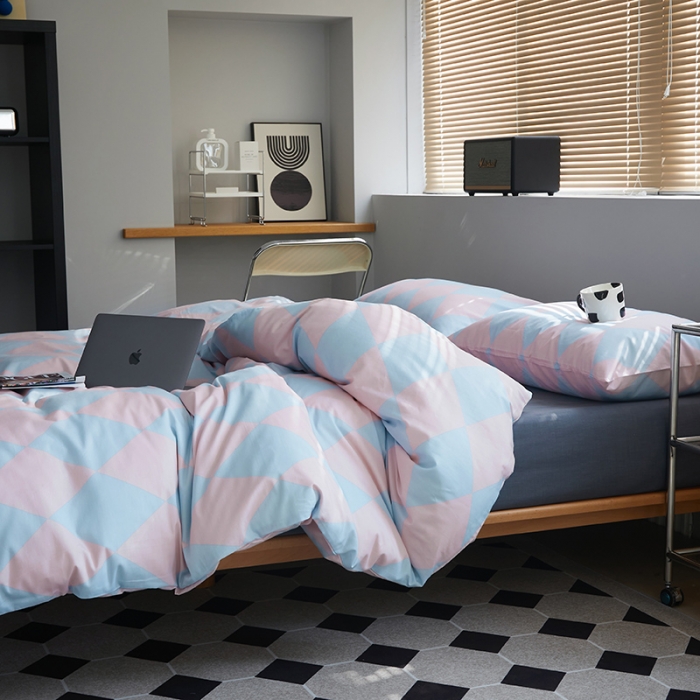 91家纺网 家纺一手货源 找家纺 怡家居 2022新款全棉棋盘格混搭四件套 菱格蓝粉