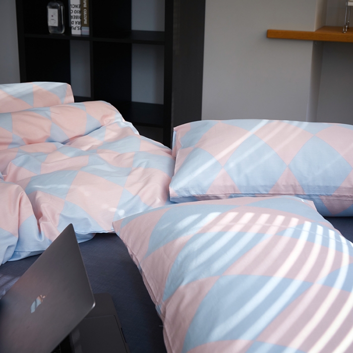 91家纺网 家纺一手货源 找家纺 怡家居 2022新款全棉棋盘格混搭四件套 菱格蓝粉