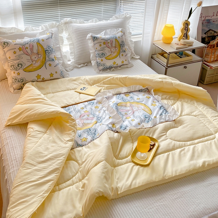 91家纺网 家纺一手货源 找家纺 （总）慕澄2022新款小清新花边款抱枕被直播赠品