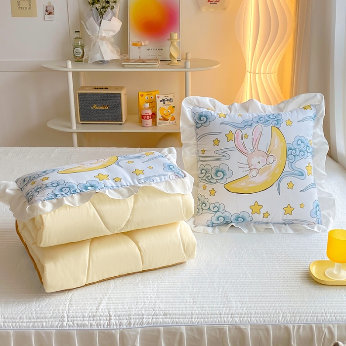 91家纺网 家纺一手货源 找家纺 （总）慕澄2022新款小清新花边款抱枕被直播赠品